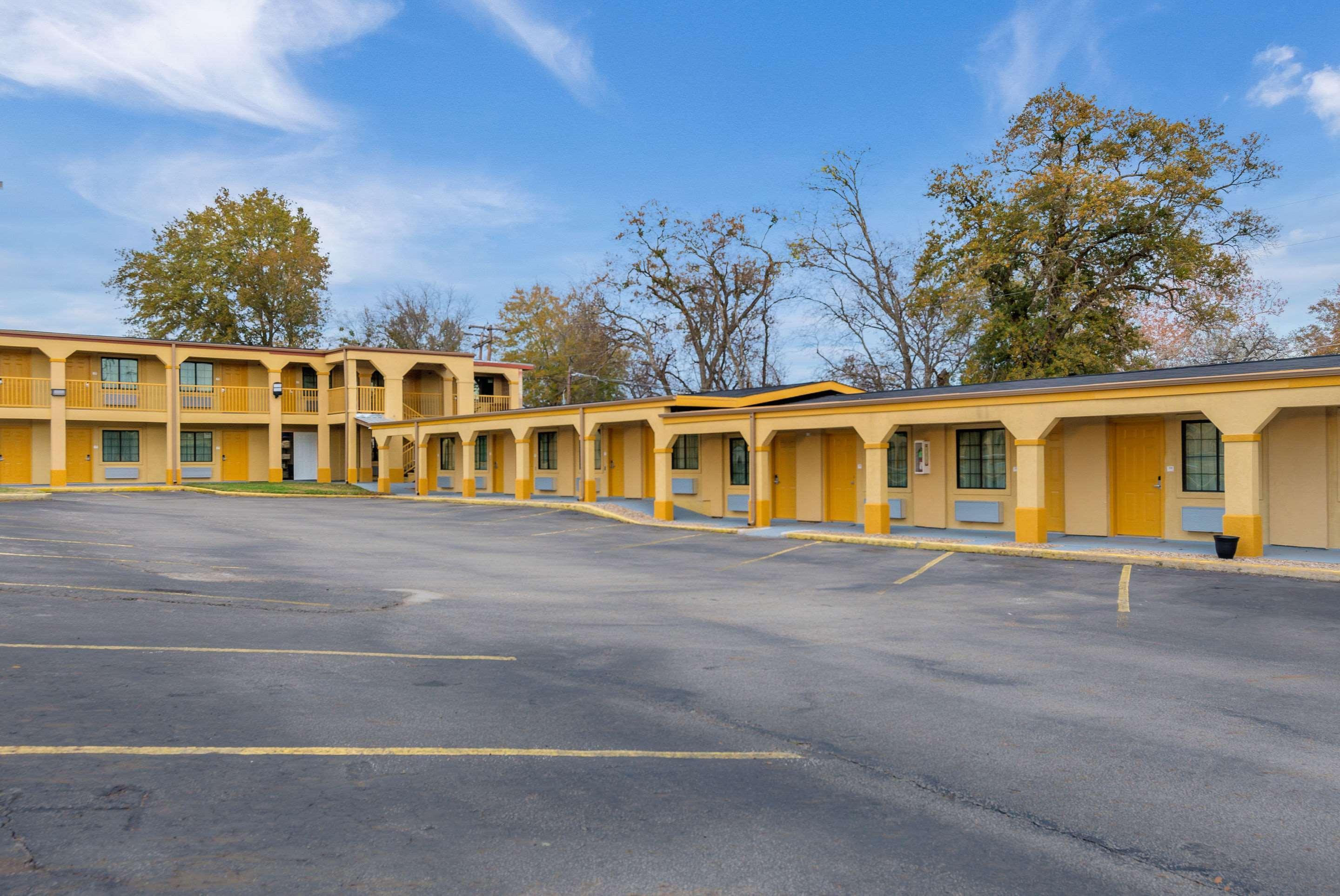 Готель Super 8 By Wyndham Palestine Tx Екстер'єр фото