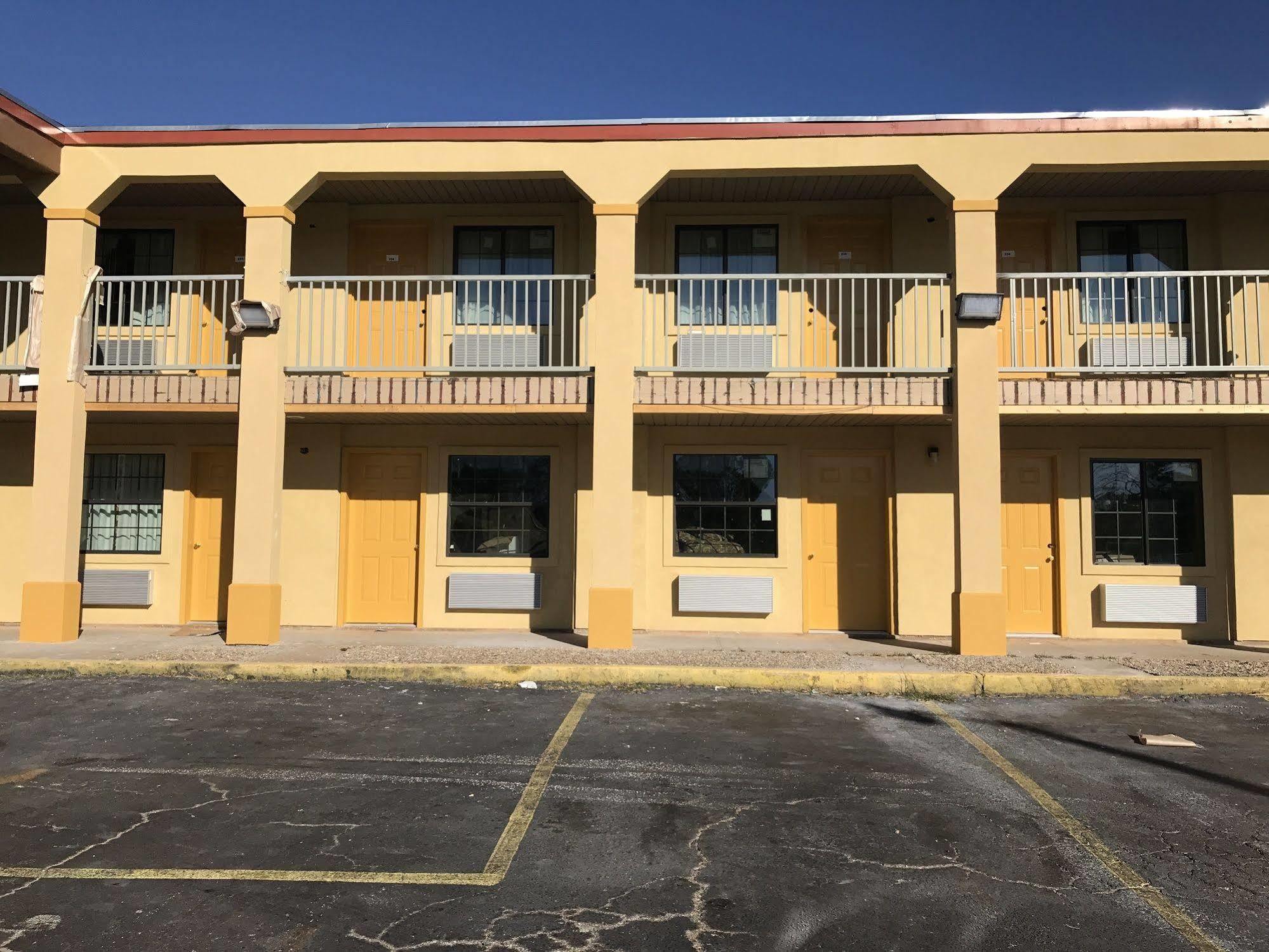 Готель Super 8 By Wyndham Palestine Tx Екстер'єр фото